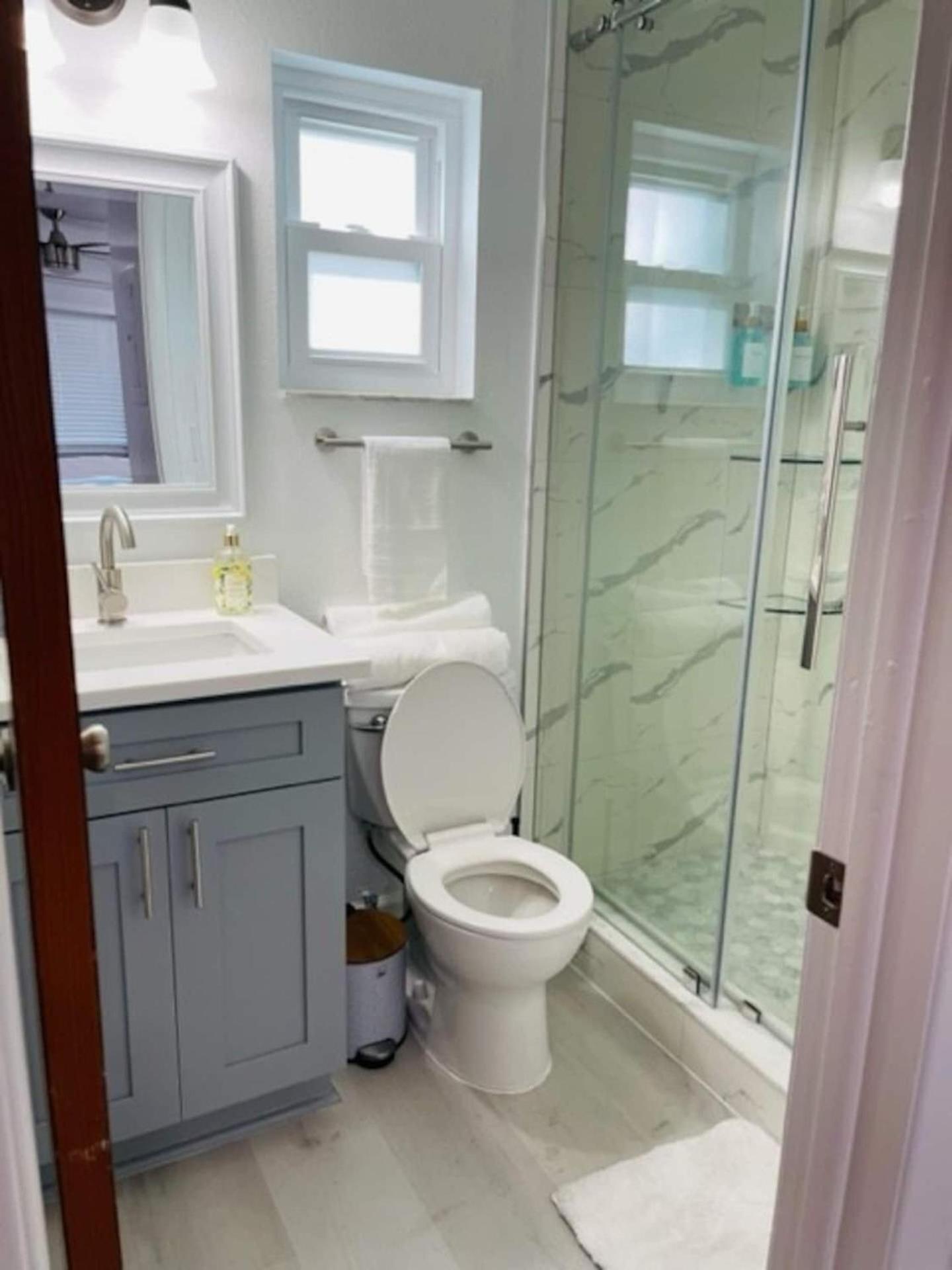 Walk Everywhere! 1-Bedroom Gem In Downtown Hub نيو بورت ريتشي المظهر الخارجي الصورة