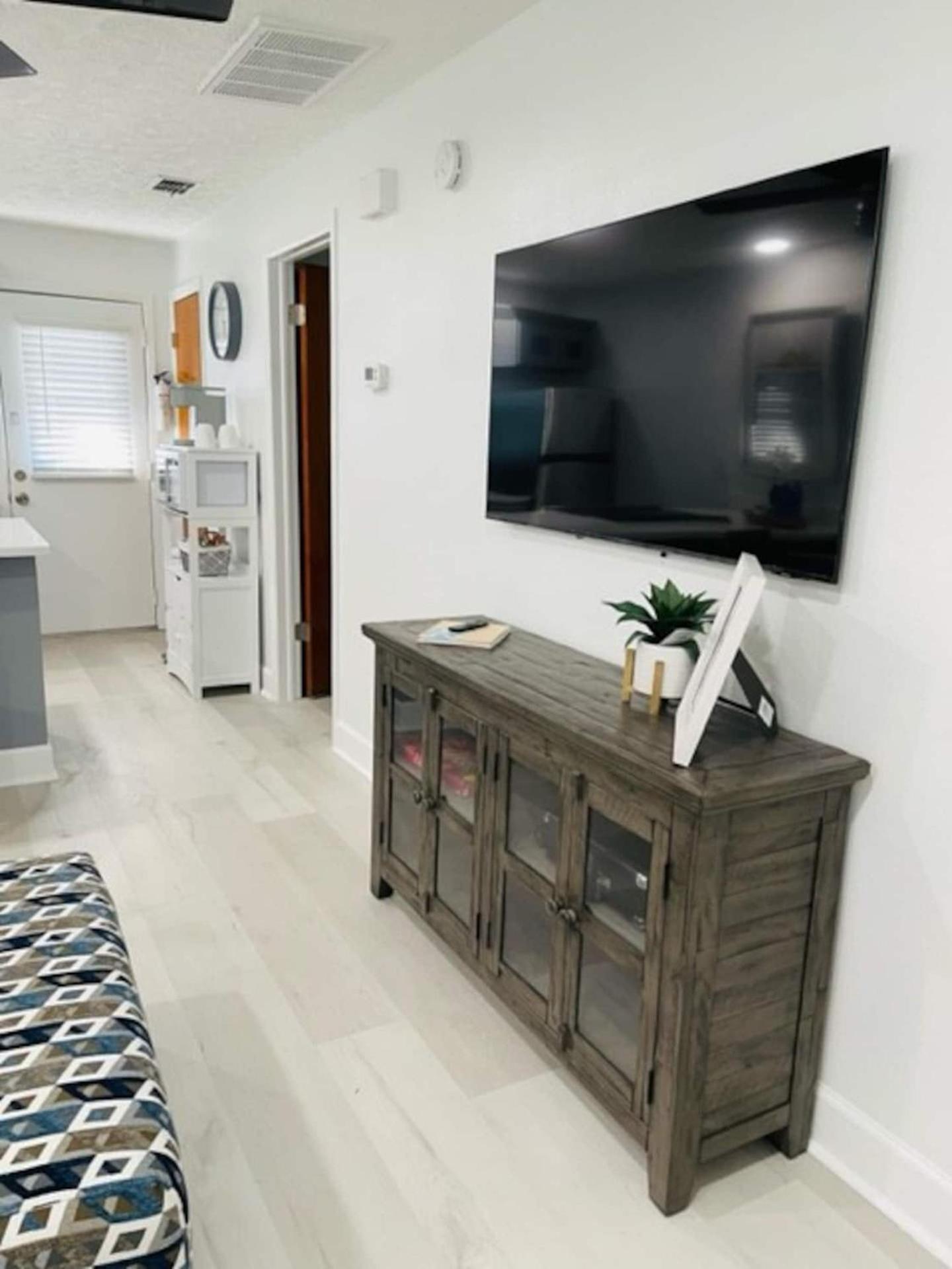 Walk Everywhere! 1-Bedroom Gem In Downtown Hub نيو بورت ريتشي المظهر الخارجي الصورة