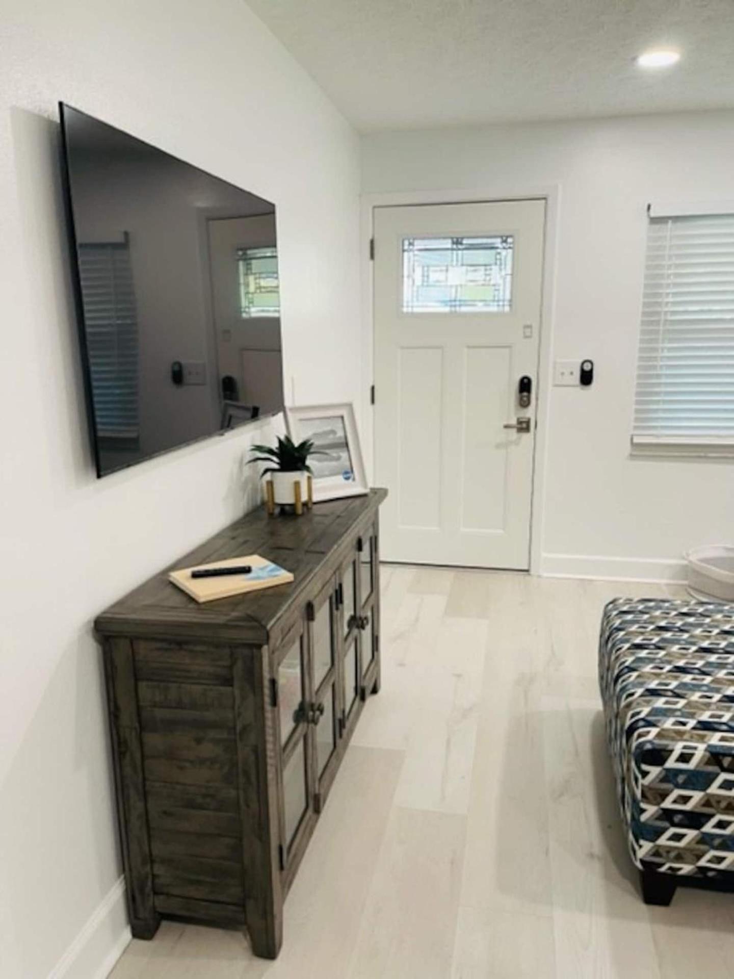 Walk Everywhere! 1-Bedroom Gem In Downtown Hub نيو بورت ريتشي المظهر الخارجي الصورة