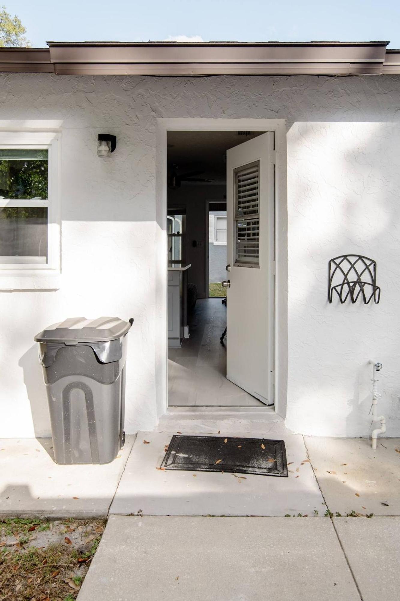 Walk Everywhere! 1-Bedroom Gem In Downtown Hub نيو بورت ريتشي المظهر الخارجي الصورة